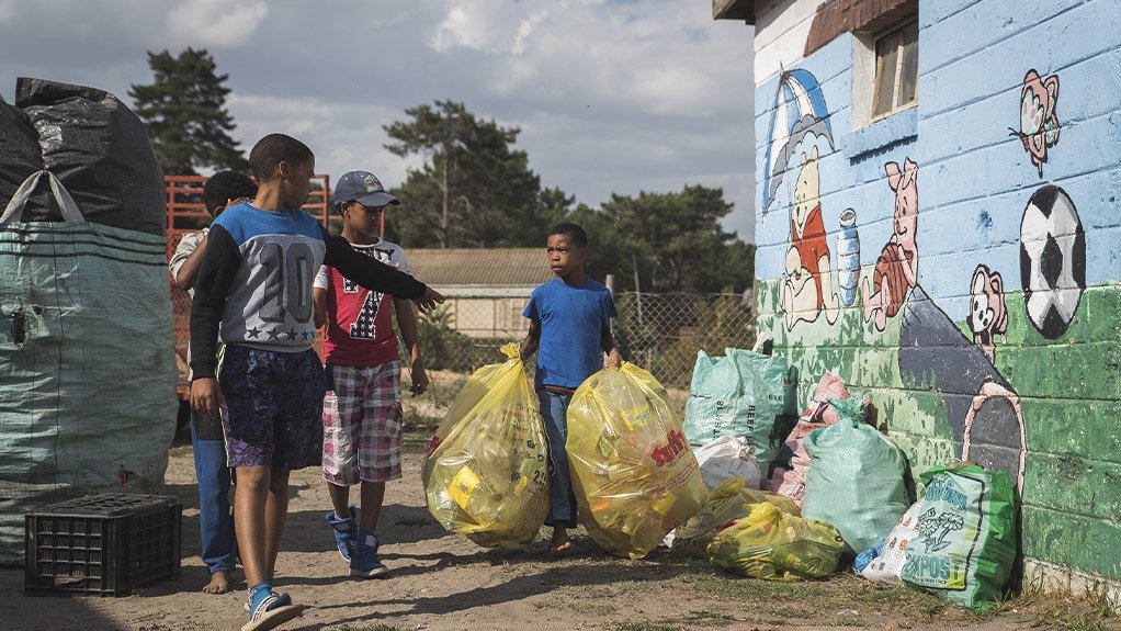 BRIGHTER FUTURE
Plastic SA wants to prevent plastic waste from ending up in the environment