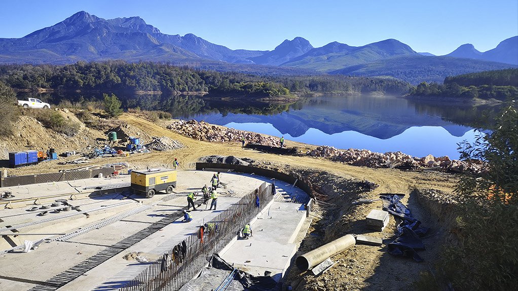 Garden Route Dam wall raise project in progress