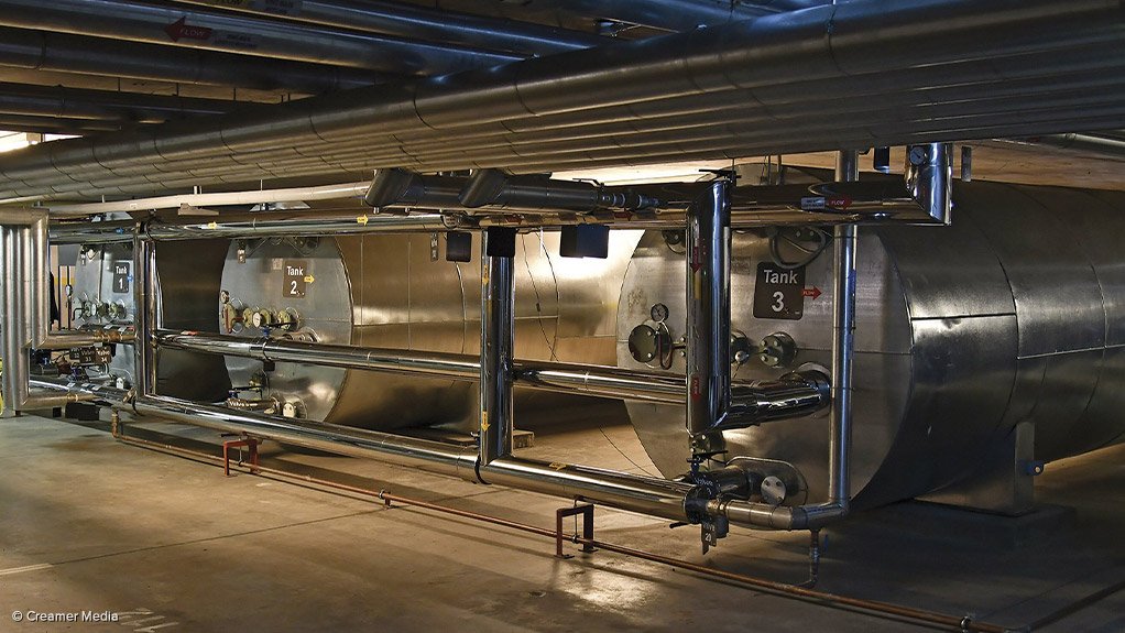 HOT WATER PLANT ROOM The Wits Junction system uses centralised storage comprising three storage tanks, each capable of holding 20 000 ℓ