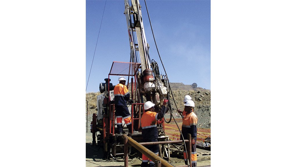THRILLS AND DRILLS
The main purpose of this drilling programme is to obtain sufficient geotechnical data for optimisation of the north and south pits
