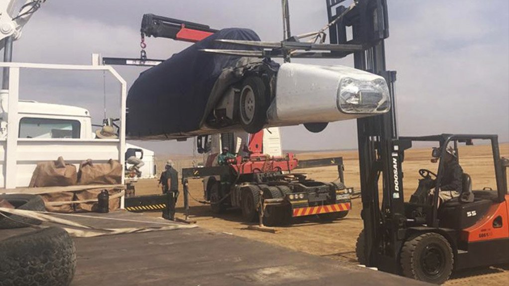 Bloodhound car lands in South Africa, gears up for high speed runs