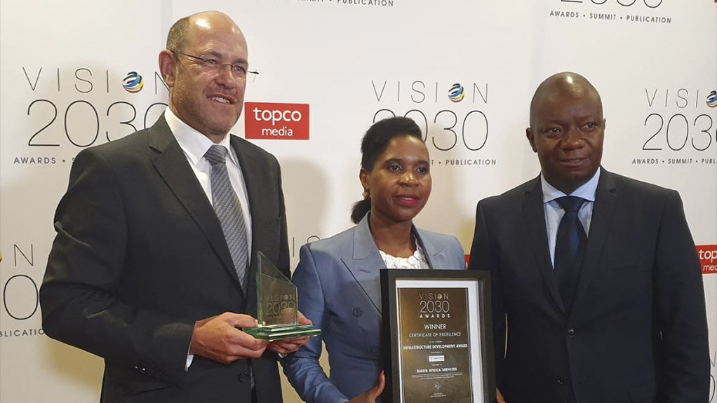 Bigen’s Chief Growth Officer, Mr CJ Venter,  Institutional Services Planning Consultant, Ms Sylvia Siphugu and Bigen Global MD, Dr McLean Sibanda received the V2030 award on behalf of Bigen Group CEO, Dr Snowy Khoza.