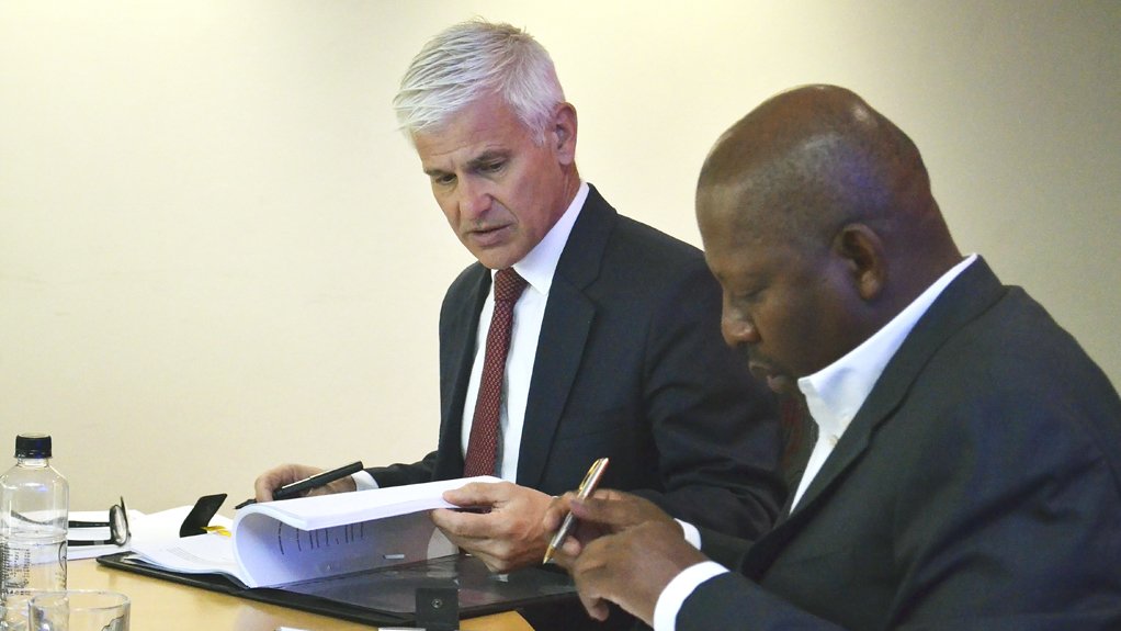 Transnet chief customer officer Mike Fanucchi and ResGen interim CEO Papi Molotsane signing coal transport agreement