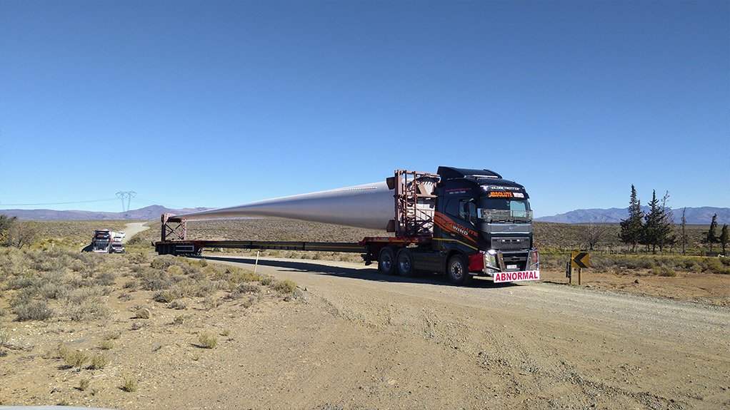 BLADE RUNNING
About half of the turbine components had been delivered to Kangnas and Perdekraal Wind Farms in October
