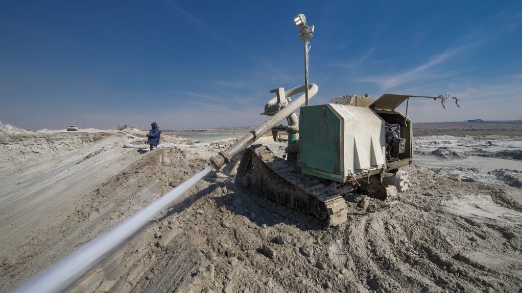 Recycled water is fed at a rate of 162 ∙/s through a high-pressure pipeline, with a steel reinforced rubber hose making up the last 18 m to this R1-million-plus hydraulic reclamation unit.