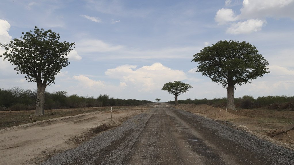 THE ROAD TO COMPLETION
An access road has been built between the Zone 5 mining site and the Boseto processing plant
