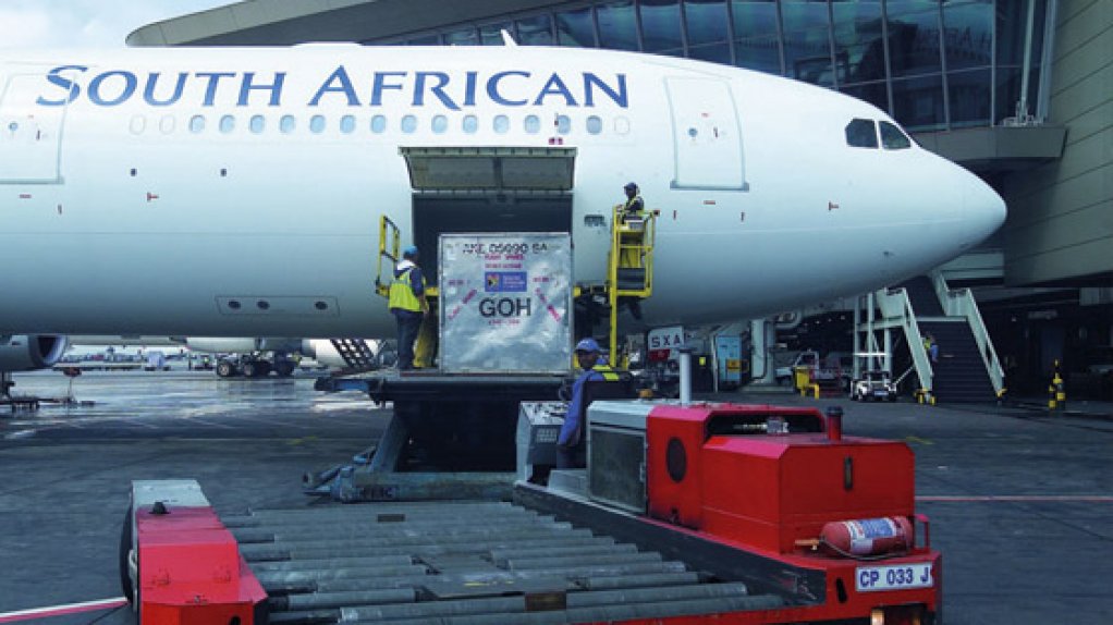 Cargo being loaded on to an SAA airliner