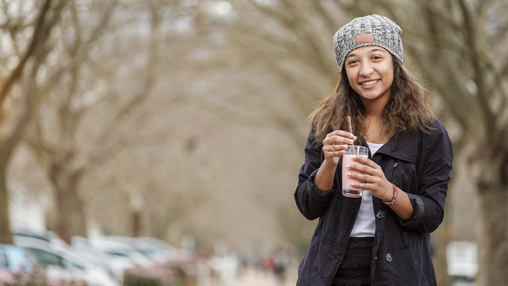 Environment-friendly edible straws are popular with students