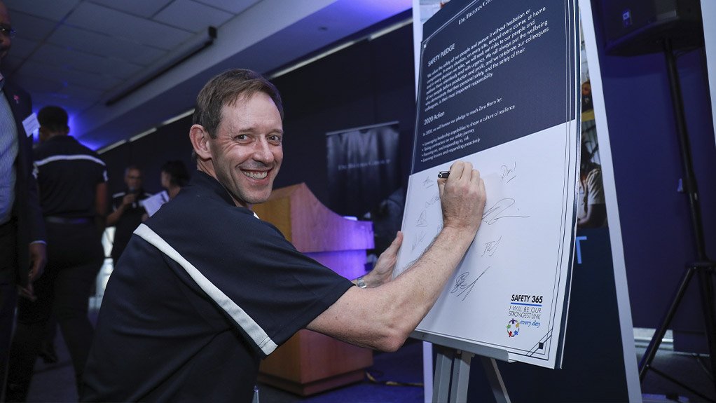 De Beers Group CEO Bruce Cleaver signs the Safety Pledge