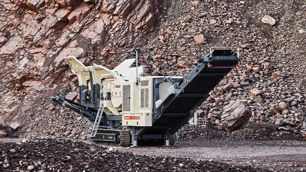 MOBILE JAW CRUSHER
The compact, mobile jaw crushers in the range are suited to contract mining and small to medium-sized operations