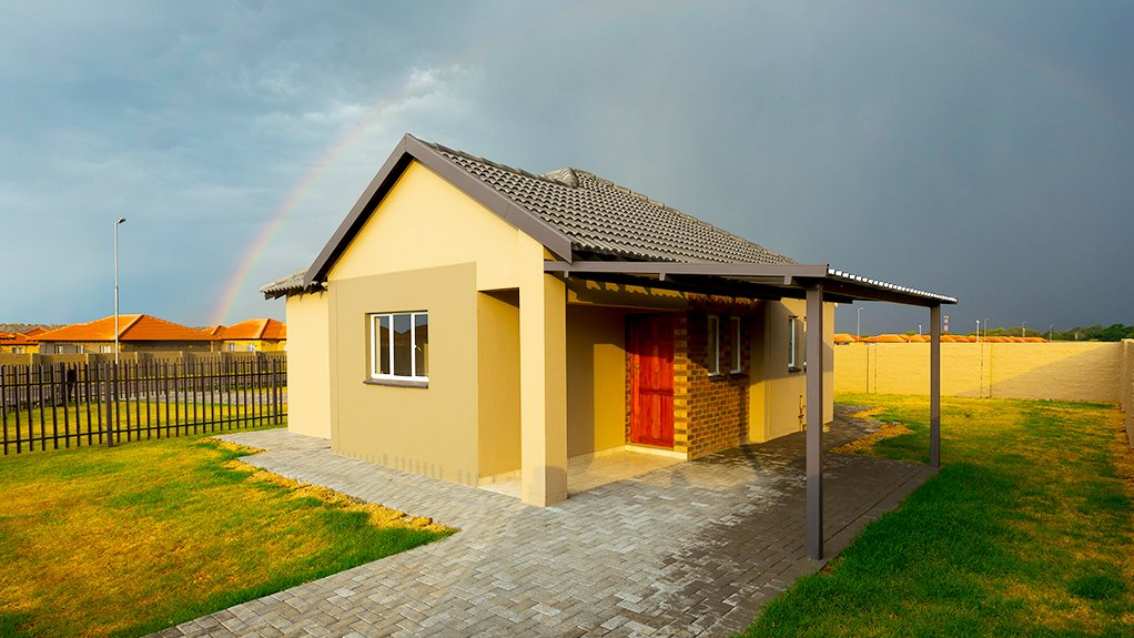 MORE THAN A HOUSE
Royal Bafokeng Platinum continues to uplift its workers by affording them the opportunity to own their own homes
