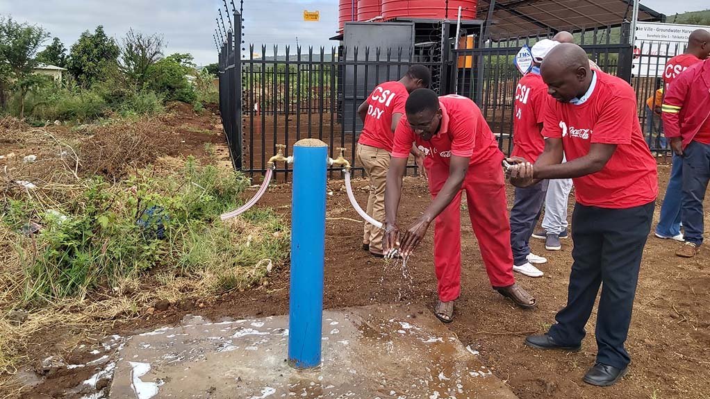 CCBSA has launched the first of its off-grid, solar-powered groundwater harvesting and treatment project to commemorate National Water Week. Comprising of three boreholes, the project will provide sufficient water to at least 2 000 households in the Tshikota community will have access to safe water as the country deals with the coronavirus outbreak