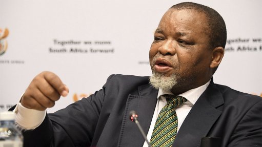 Mineral Resources and Energy Minister Gwede Mantashe r