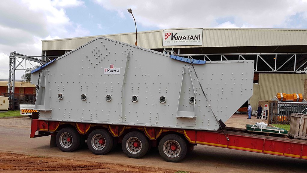 EN ROUTE
A Kwatani manganese screen on its way to a customer