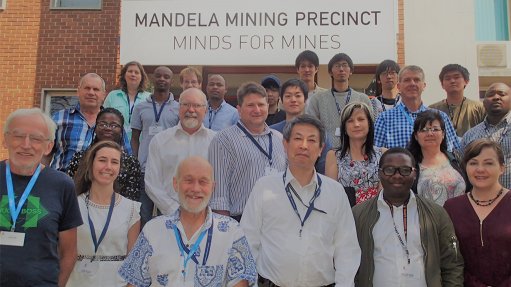 MINDS FOR MINES IN SIGHT
Researchers from Japan, Germany, Switzerland and South Africa at the Mandela Mining Precinct in September 2018
