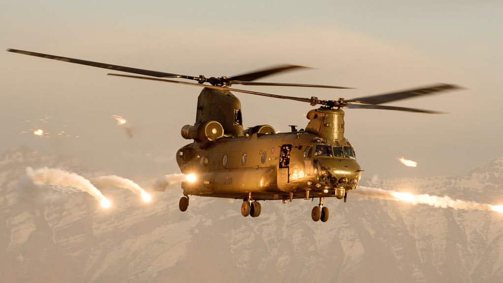 A Boeing CH-47 Chinook of the UK Royal Air Force firing flares (UK MOD)