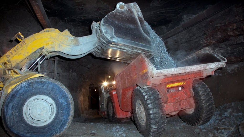 Alrosa suspends production at two operations
