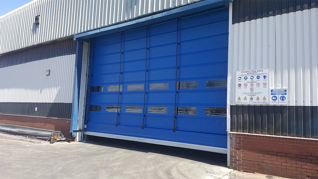 The Traffic high speed fold-up doors offers a sturdy, dependable and modular solution for medium and large entrances.