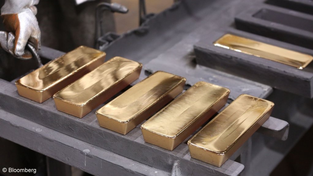 Gold climbs above $1 800 for the first time since 2011