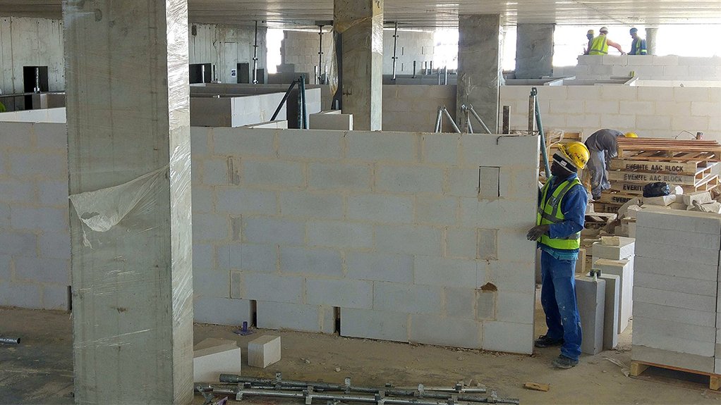 An interesting innovation applied at Concor's Illovo Central project using autoclaved aerated concrete (AAC) blocks. 