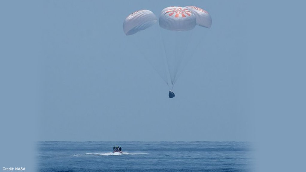 
The Crew Dragon space capsule just before splashdown at the end of its successful crewed Demo-2 mission