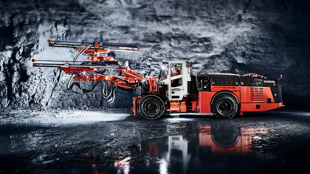 The Sandvik DD422iE’s electric drill rig