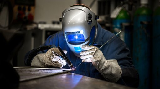 STIMULATING SIMULATOR The SAIW is using a welding simulator to enable students to gain hands-on experience before entering the workforce 