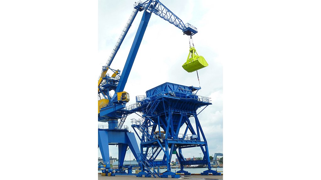 NO MORE DUST
Eco Hoppers have an effective dust control system that minimises the escape of dust during the grab discharge cycle in bulk materials handling