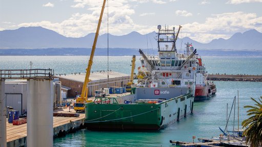 Rig platform vessel arrives in Mossel Bay for gas drilling expedition 