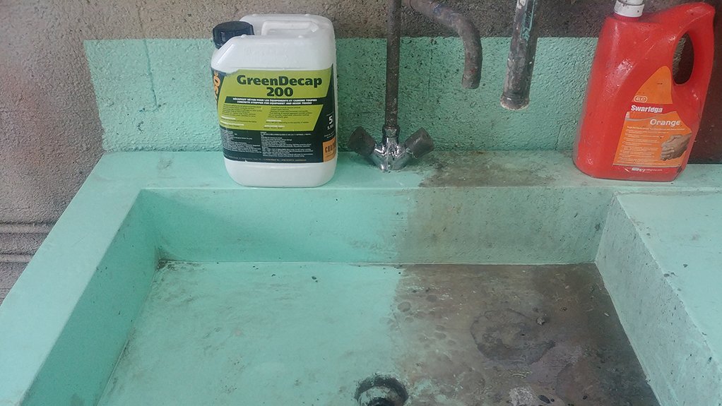 CHRYSO® Green Decap 200 is a new generation concrete stripper, which allows for the easy cleaning of all equipment,