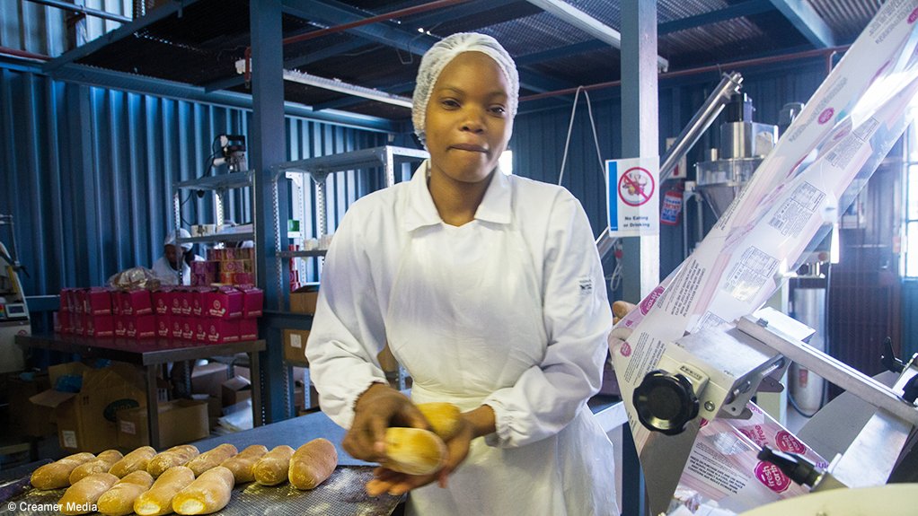 EXPORT ECONOMICS
Export orientation is key to long-run economic growth, and South Africa needs to promote export competitiveness
