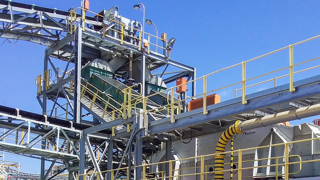 The Multotec pulping chute washes the fines material from the dump after passing through the inter-particle crusher. 