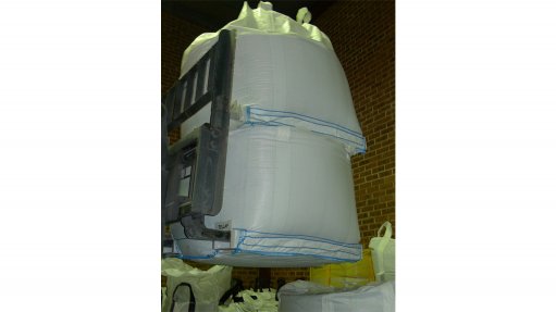 EASY MOVING
The Tellap pallet-free bulk bags have been developed for the packaging and transporting of dry, loose semi-bulk products, including high-value minerals
