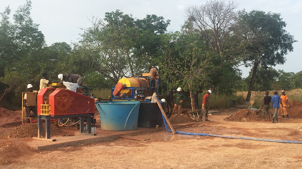 TRIAL RUN
One of many sample plants set up in Mali has revealed the great potential the gold mining sector holds in the country
