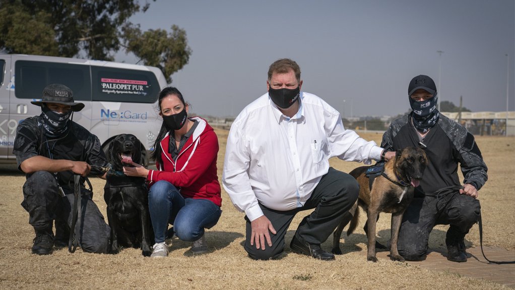 CRITICAL COLLABORATION
AECI Mining Explosives’ Michelle Le Roux and Christo Peltz with South African Civil Aviation Authority-certified dogs and handlers from Vapor Wake K9 South Africa
