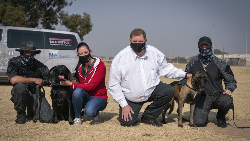 CRITICAL COLLABORATION
AECI Mining Explosives’ Michelle Le Roux and Christo Peltz with South African Civil Aviation Authority-certified dogs and handlers from Vapor Wake K9 South Africa
