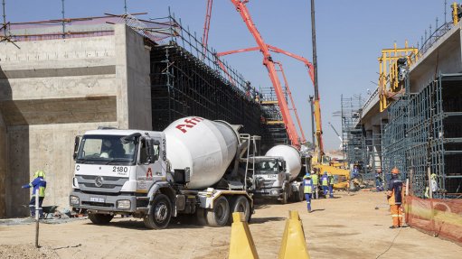 AfriSam dedicated between 14 to 17 trucks to the job of servicing WBHO’s concrete pumps during the large continuous pours of around 550 m3 each
