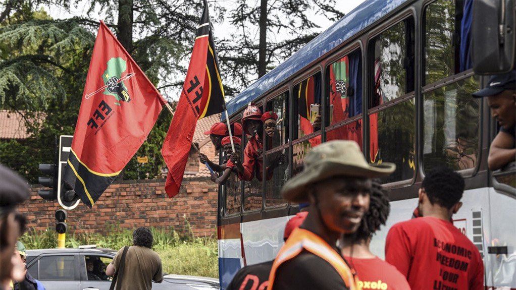 Farm protests: Buses of EFF supporters arrive in Senekal
