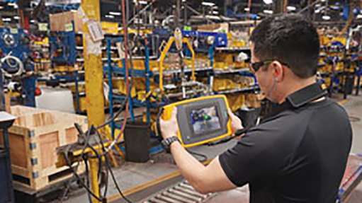 MAINTENANCE ASSESSMENTS 
The Fluke ii900 reduces leak detection time and improves reliability on the production line
