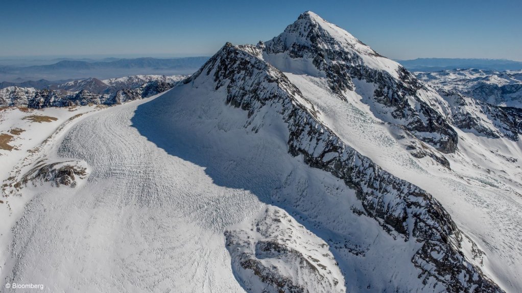 Chilean mine group warns pending glacier bill could shut down deposits