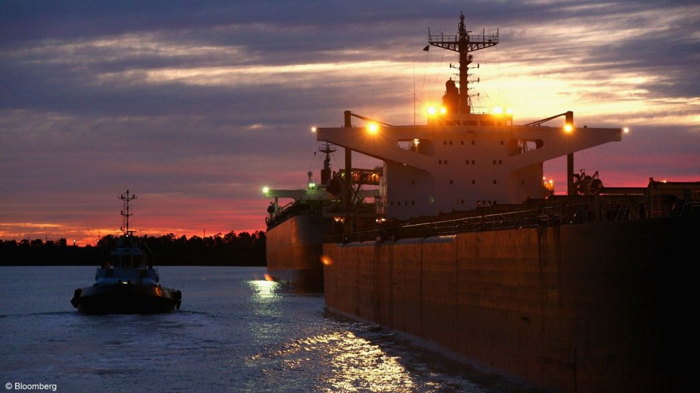 China to allow Australian coal cargo ashore despite ban