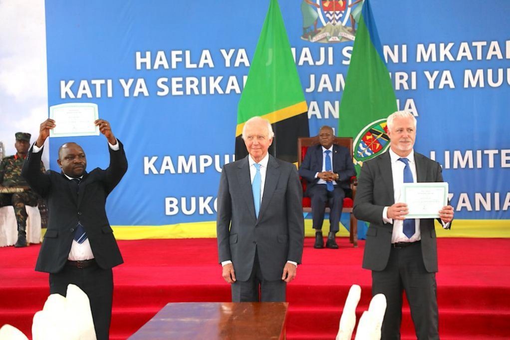 President John Magufuli of Tanzania, seated, looks on as Tanzania's Chief Treasurer Athumani Mbutukwa receives share certificates from Kabanga Nickel vice chairperson Chris von Christierson (centre) and Kabanga Nickel CEO Chris Showalter (right).
