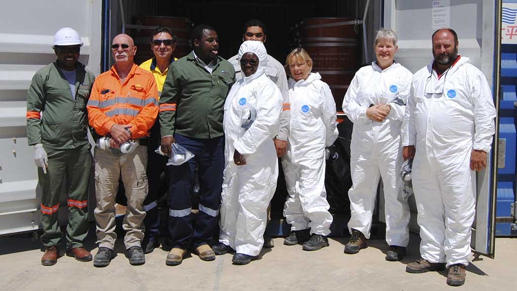 SAFETY FIRST
Radiation Safety Working Group inspecting final product transport at the Husab Mine