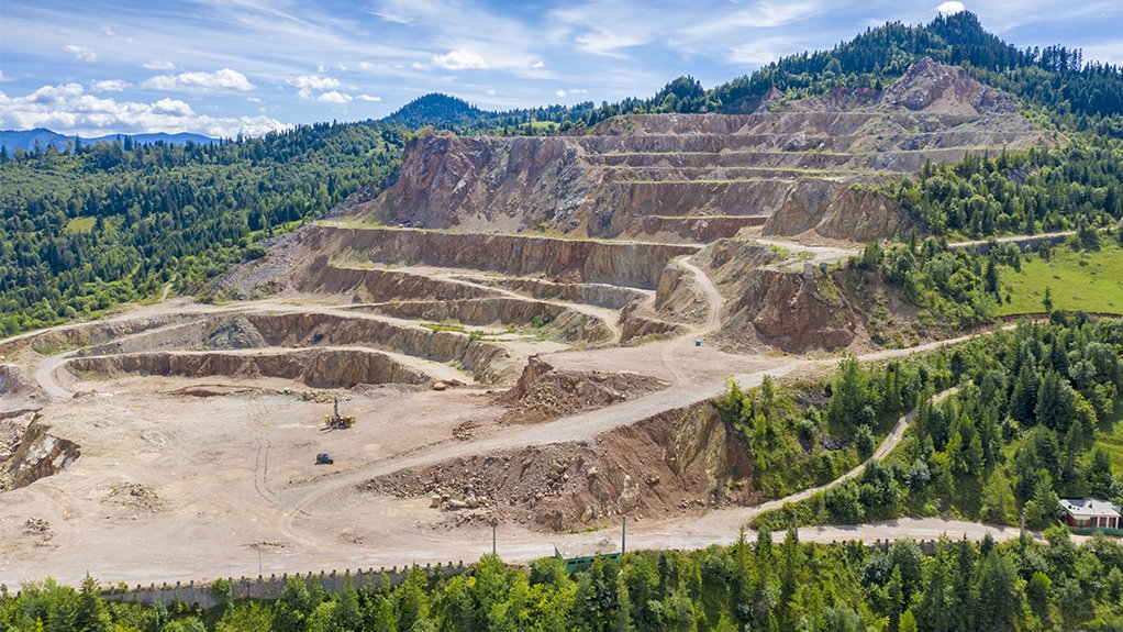 BALANCING ACT 
Linking ESG priorities to operations’ short-term viability is complex, and a careful balancing act is needed for mines to attract and retain investors