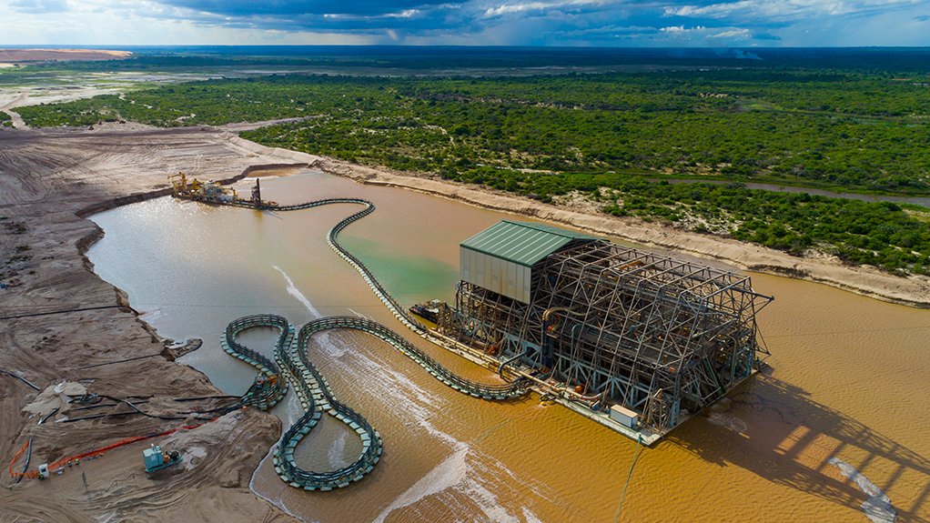 MOVING MOUNTAINS
The wet concentrator plant B was moved from the Namalope to the Pilivili ore zone in the third quarter of last year

