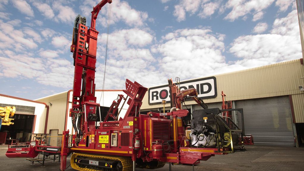 OPENING DOORS 
Mofokeng believes that the opportunity to be trained as a drill rig operator for Rosond presented new opportunities for her and other women who are yet to be appointed