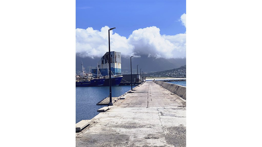 The LEDLUME XP 1 on BEKAPOLE provides high-quality lighting at Hout Bay Harbour
