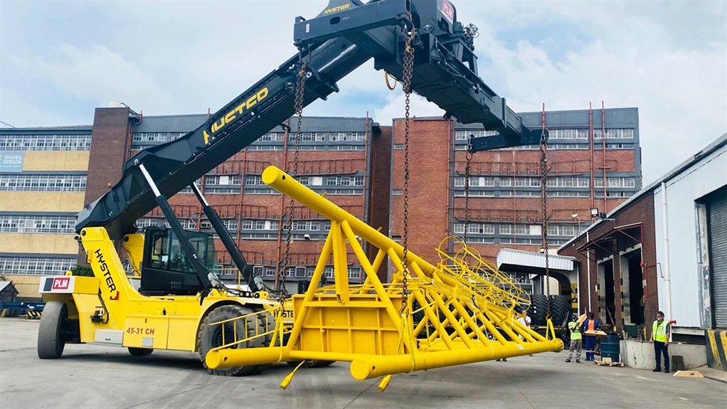 TOTAL REFURBISHMENT
The sugarcane spiller has been upgraded to have a pull-out force of 50 t, and the hooking bar modified to accommodate South African vehicles
