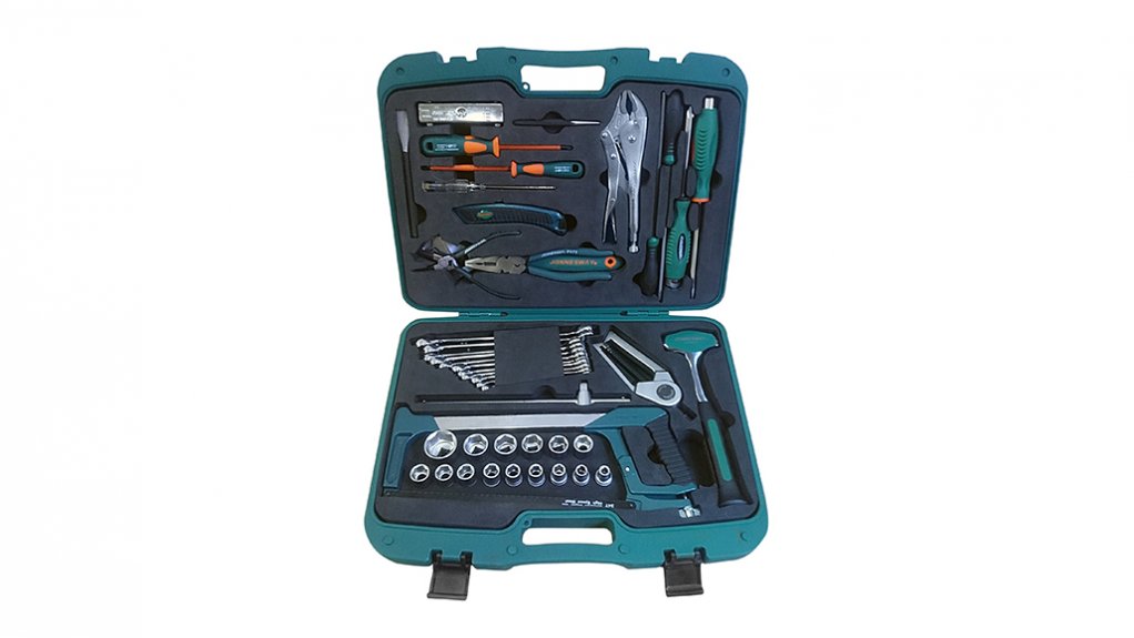 NEAT AND TIDY 
The tools are safely stored in a compact and sturdy case that can fit comfortably behind the seat of a vehicle

