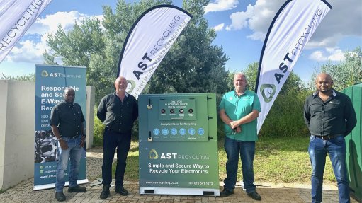 Members of AST Recycling and the Jackal Creek Estate manager Johann van Niekerk 